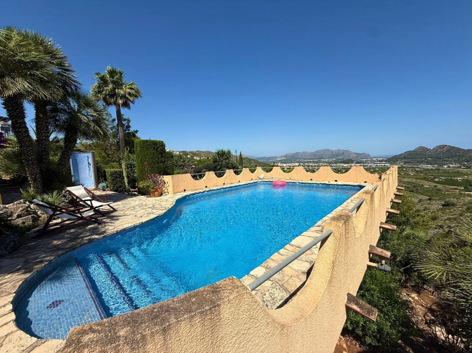 Chalet en Monte Pedreguer de dos dormitorios con apartamento independiente