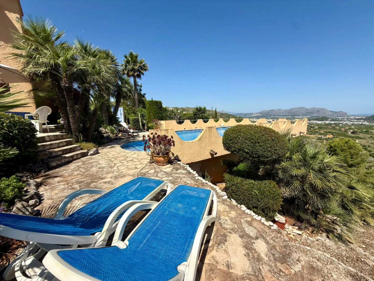 Chalet en Monte Pedreguer de dos dormitorios con apartamento independiente