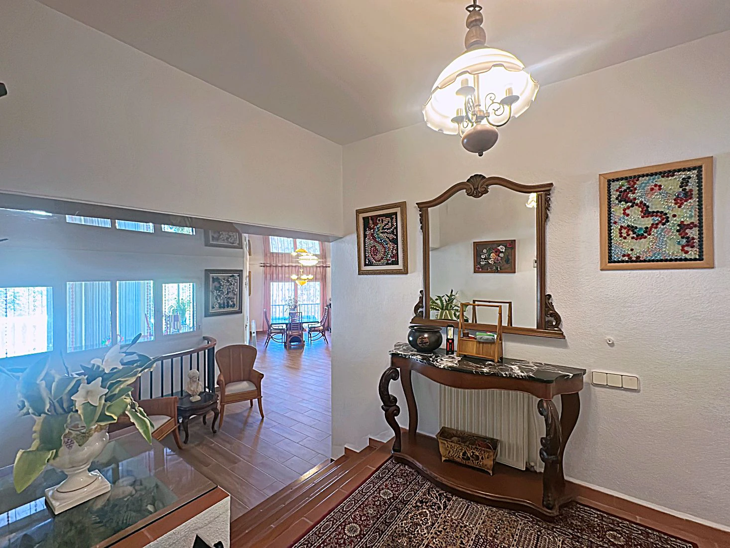 Magnifique villa indépendante avec vue panoramique, beau jardin et beaucoup de possibilités (location ou résidence permanente), absolument idyllique.