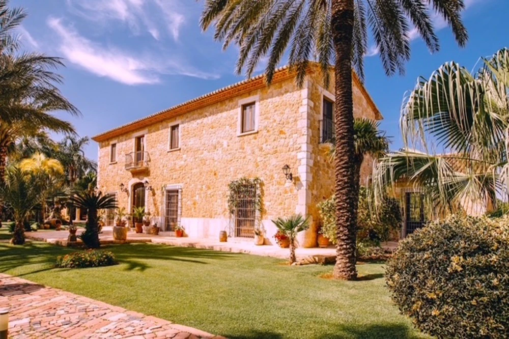 Propriété avec parcelle de 20 000 m à Denia