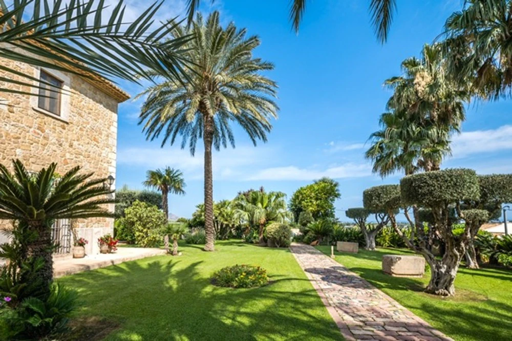 Propriété avec parcelle de 20 000 m à Denia