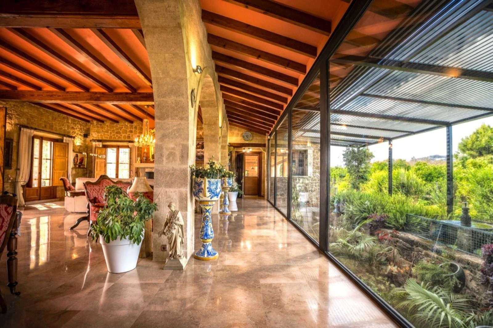 Propriété avec parcelle de 20 000 m à Denia