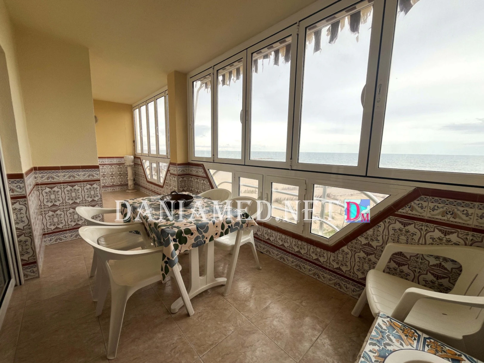 AnaRacons - Apartamento con vistas al mar en Playa de Les Deveses, Dénia