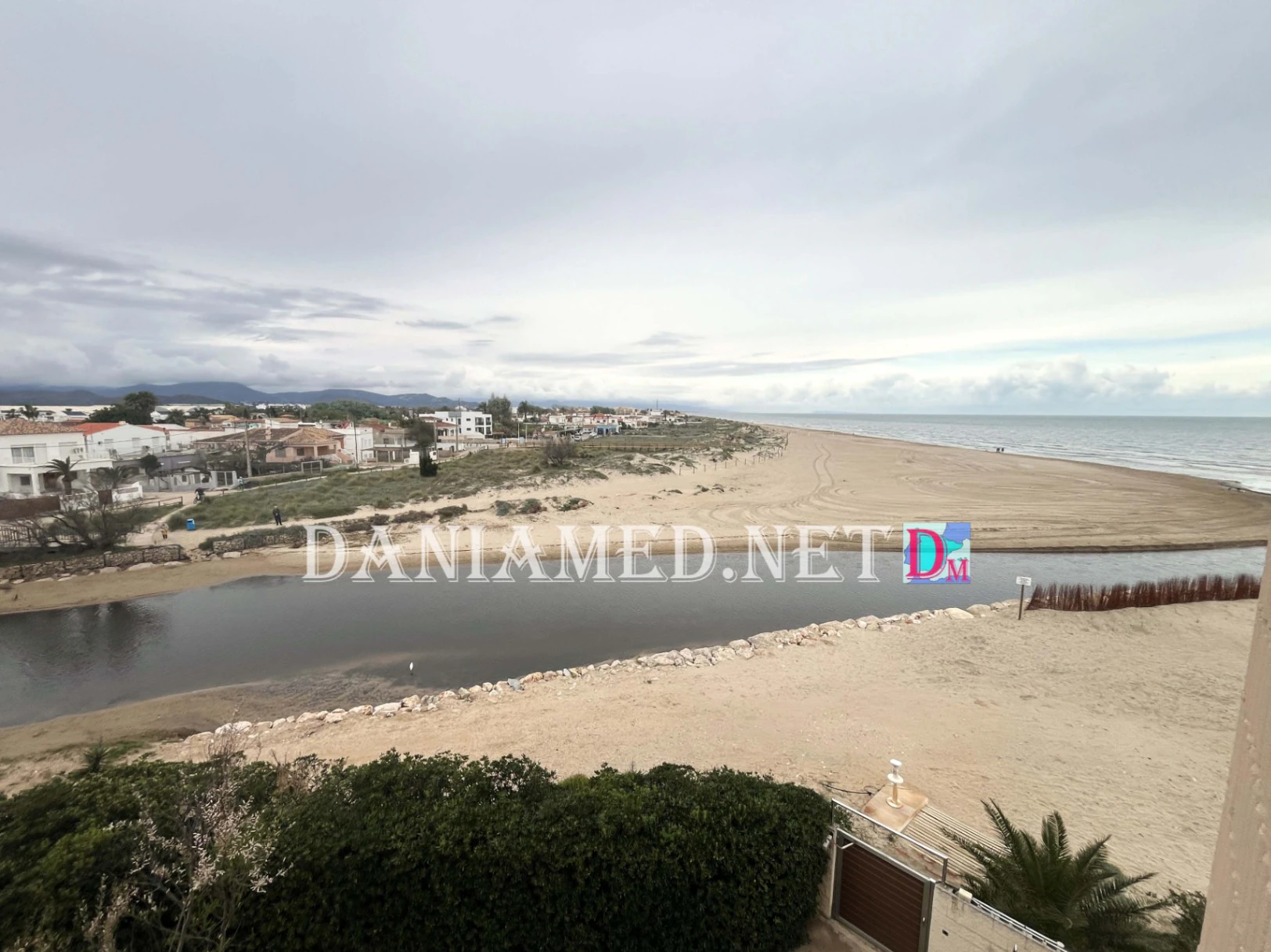 AnaRacons - Apartamento con vistas al mar en Playa de Les Deveses, Dénia