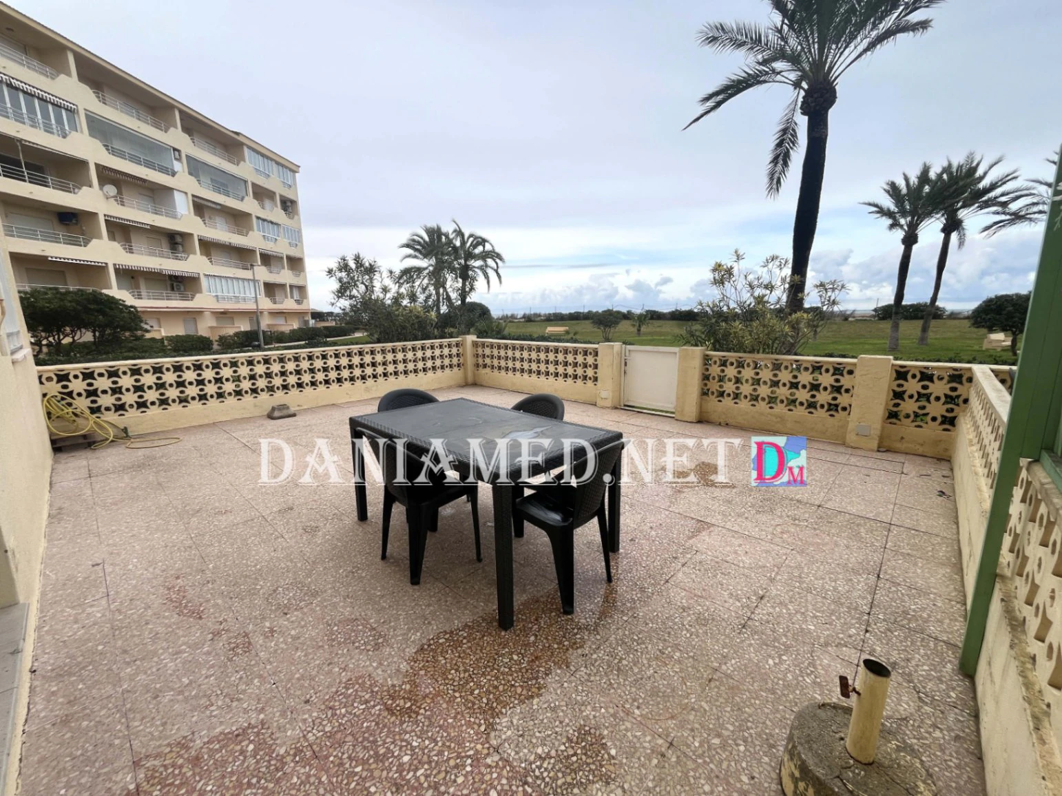 Planta baja en primera línea de playa en Dénia
