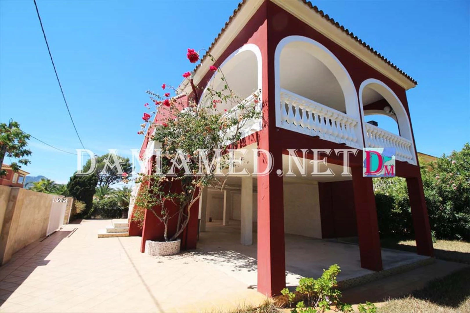 Villasal - ¡Chalet a solo 50 metros de la Playa Deveses!
