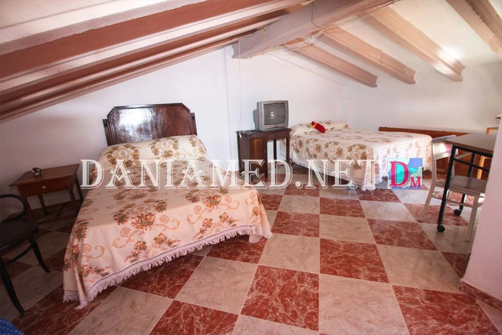 Villasal - ¡Chalet a solo 50 metros de la Playa Deveses!