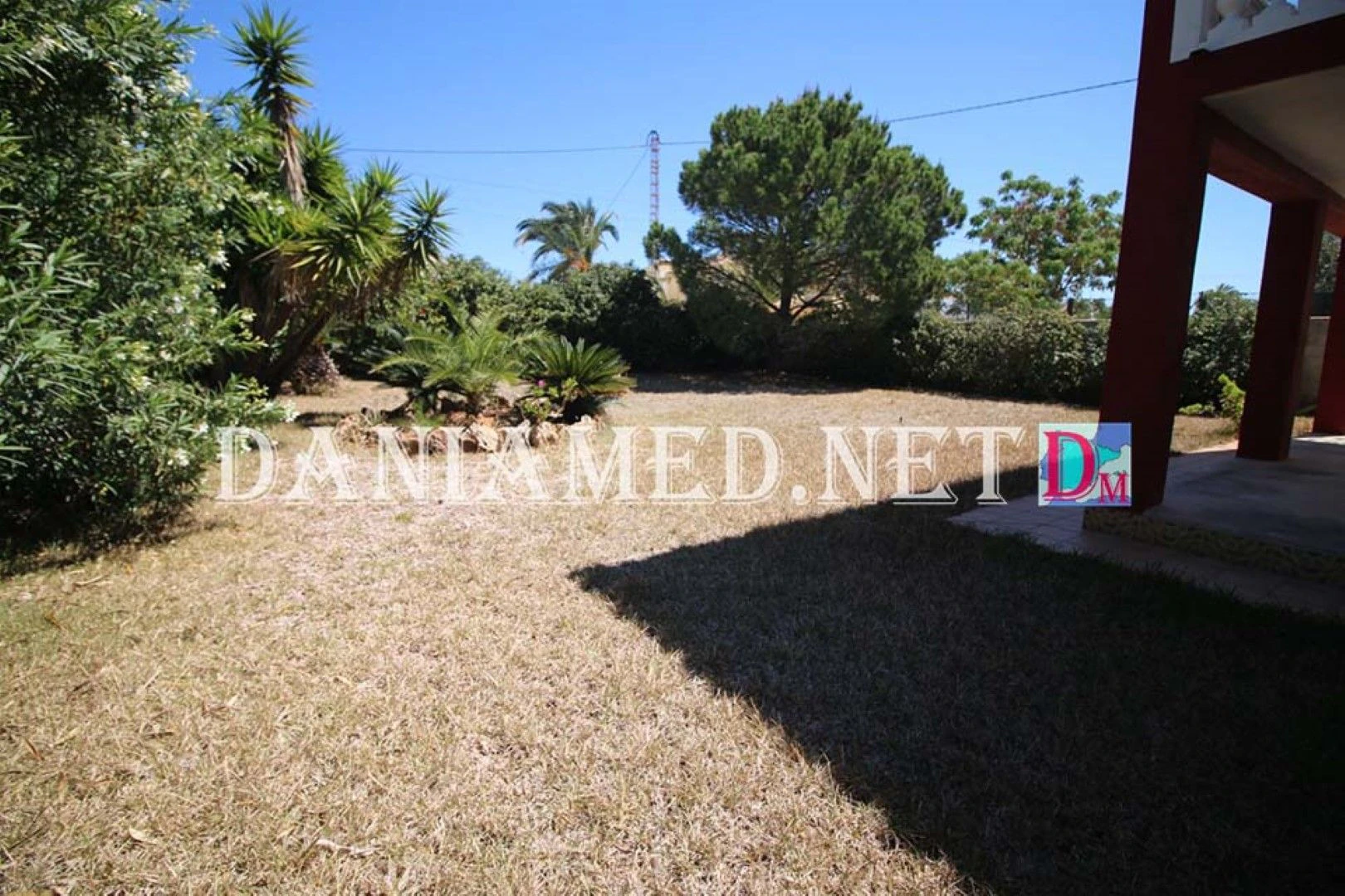 Villasal - ¡Chalet a solo 50 metros de la Playa Deveses!