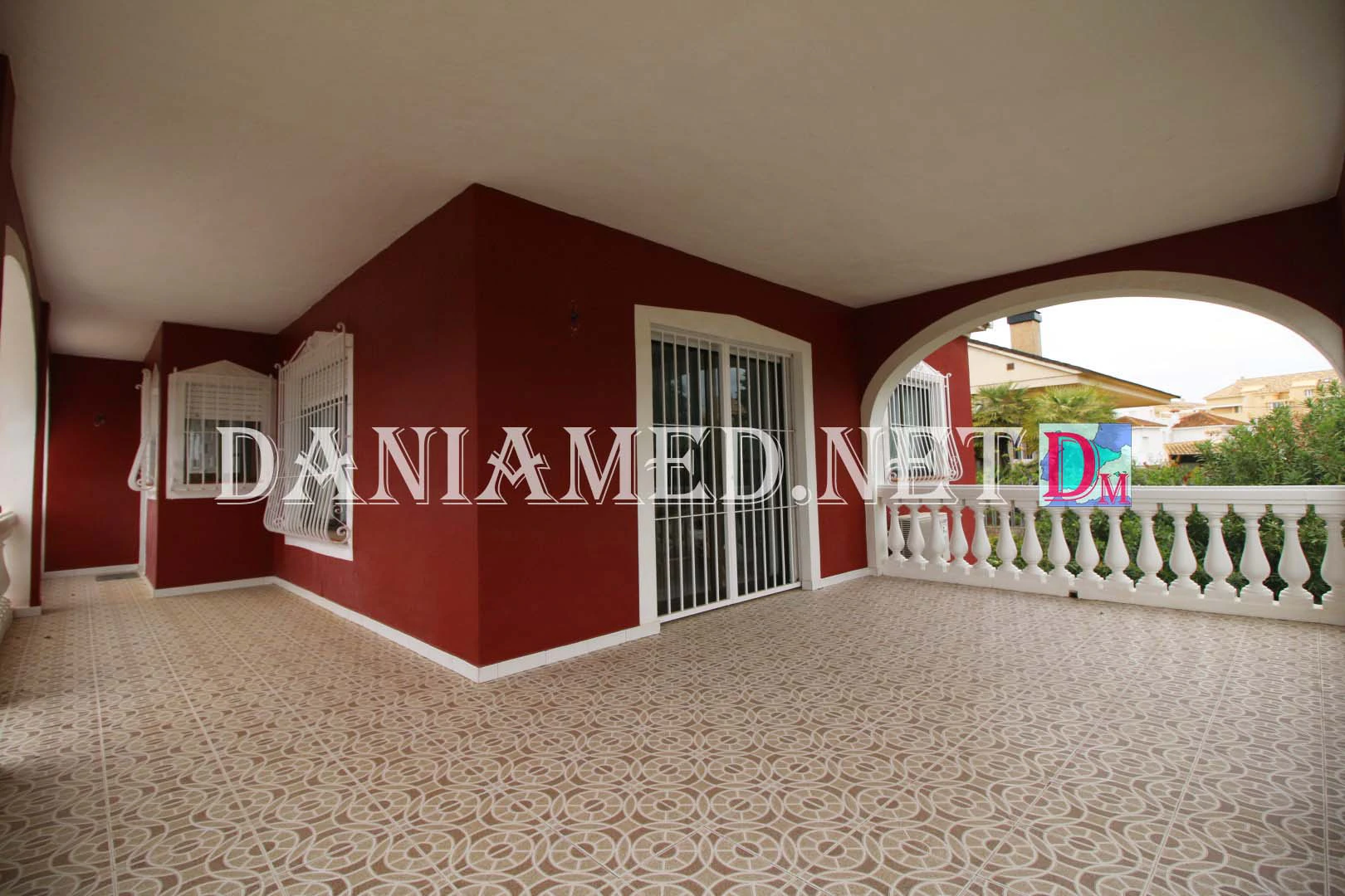 Villasal - ¡Chalet a solo 50 metros de la Playa Deveses!
