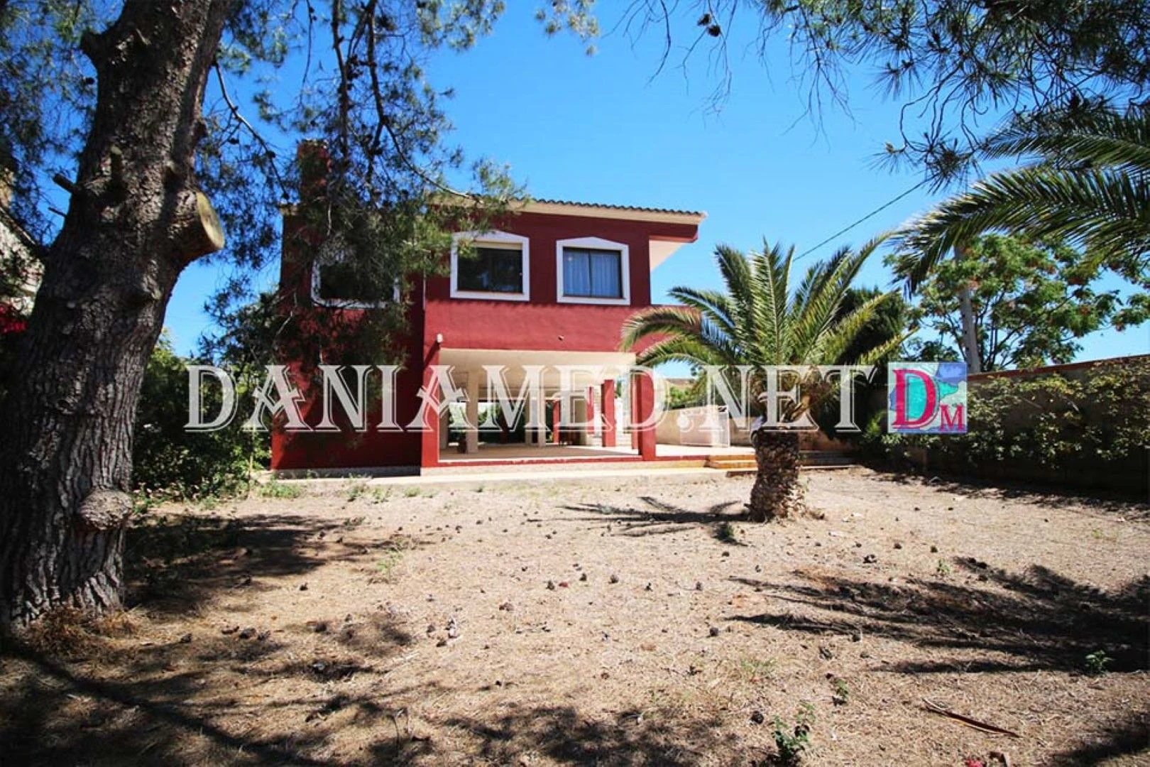 Villasal - ¡Chalet a solo 50 metros de la Playa Deveses!