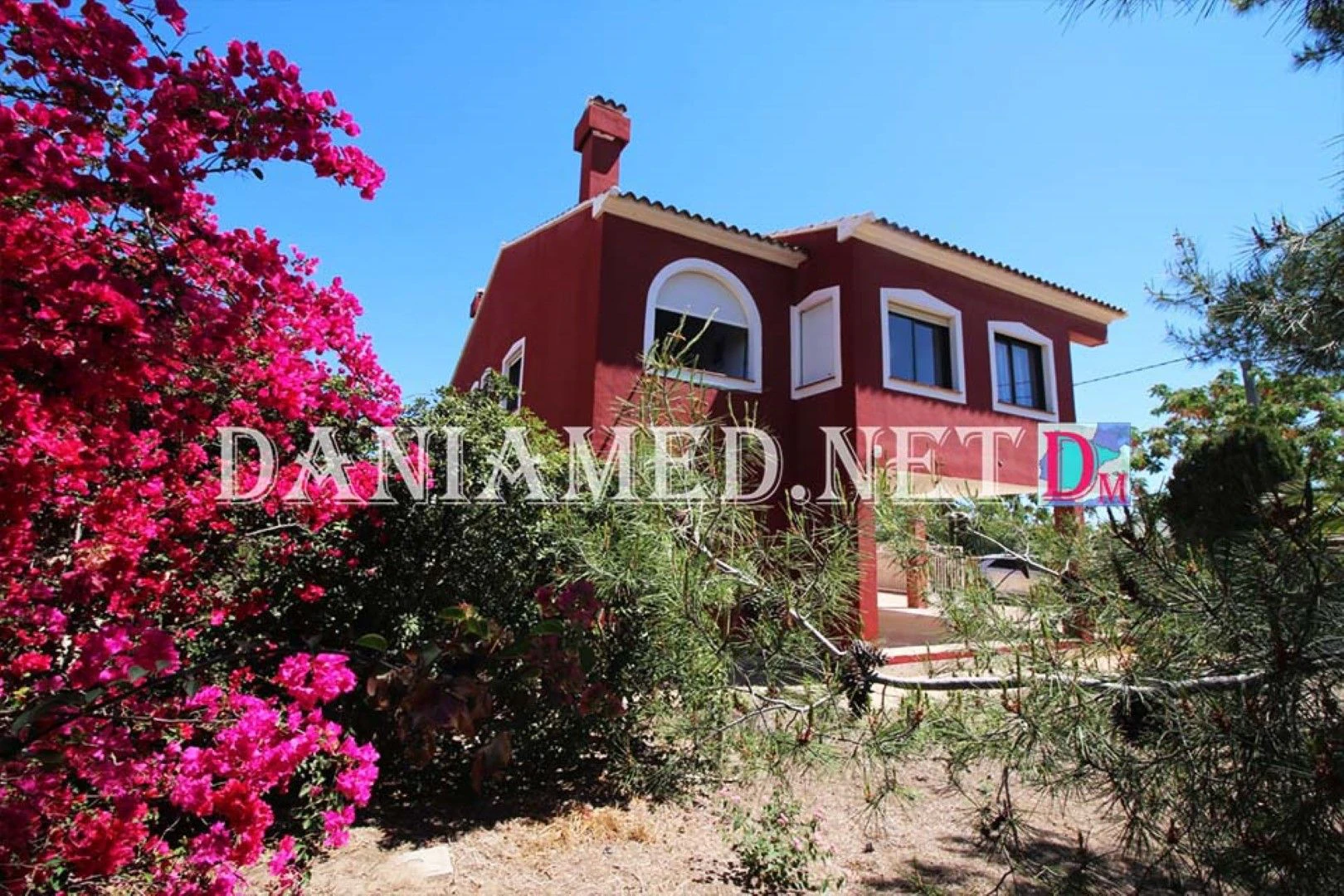 Villasal - ¡Chalet a solo 50 metros de la Playa Deveses!