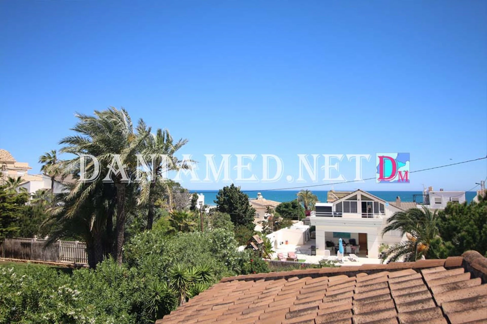 Villasal - ¡Chalet a solo 50 metros de la Playa Deveses!