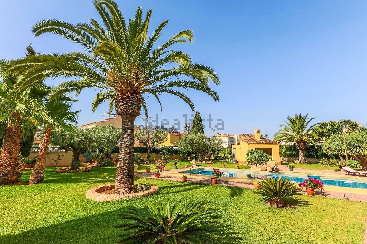 Azurillo - Modern chalet just 200 meters from Almadrava beach.