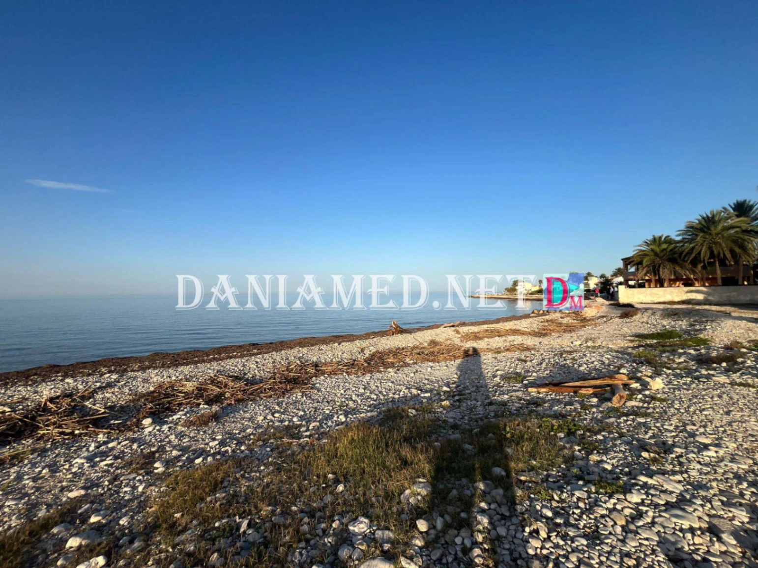 Precioso Adosado Esquinero en Els Poblets — ¡A solo 100 metros de la Playa Almadraba!