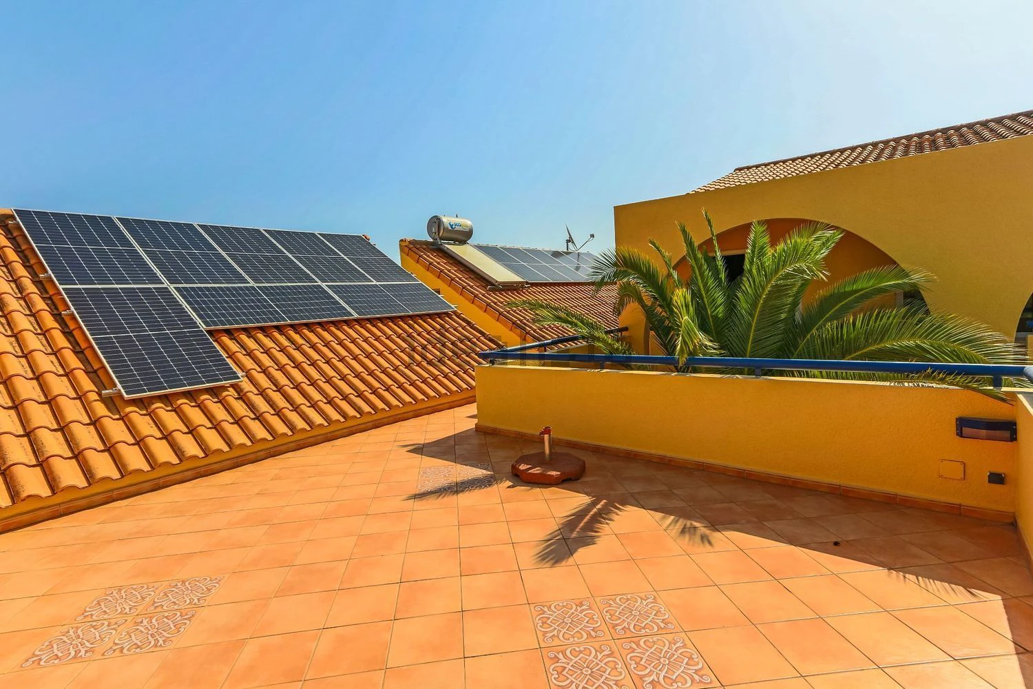 Azurillo - Modern chalet just 200 meters from Almadrava beach.