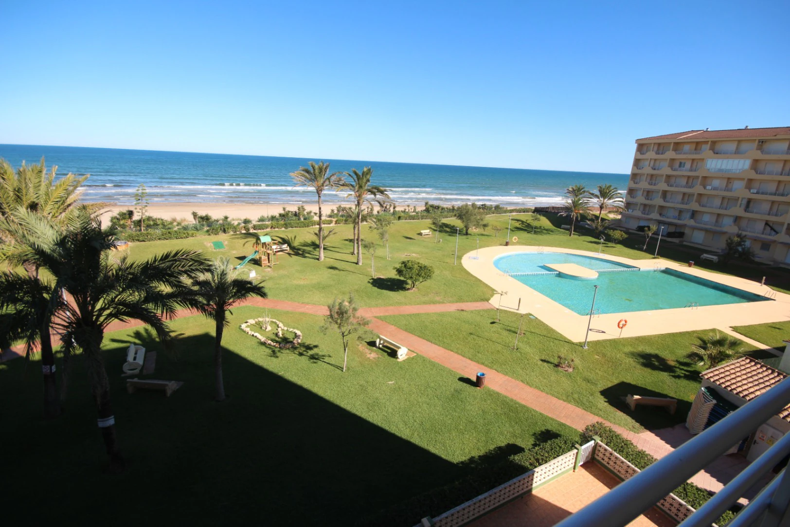 KarenRacons - Apartamento en primera línea de playa Deveses