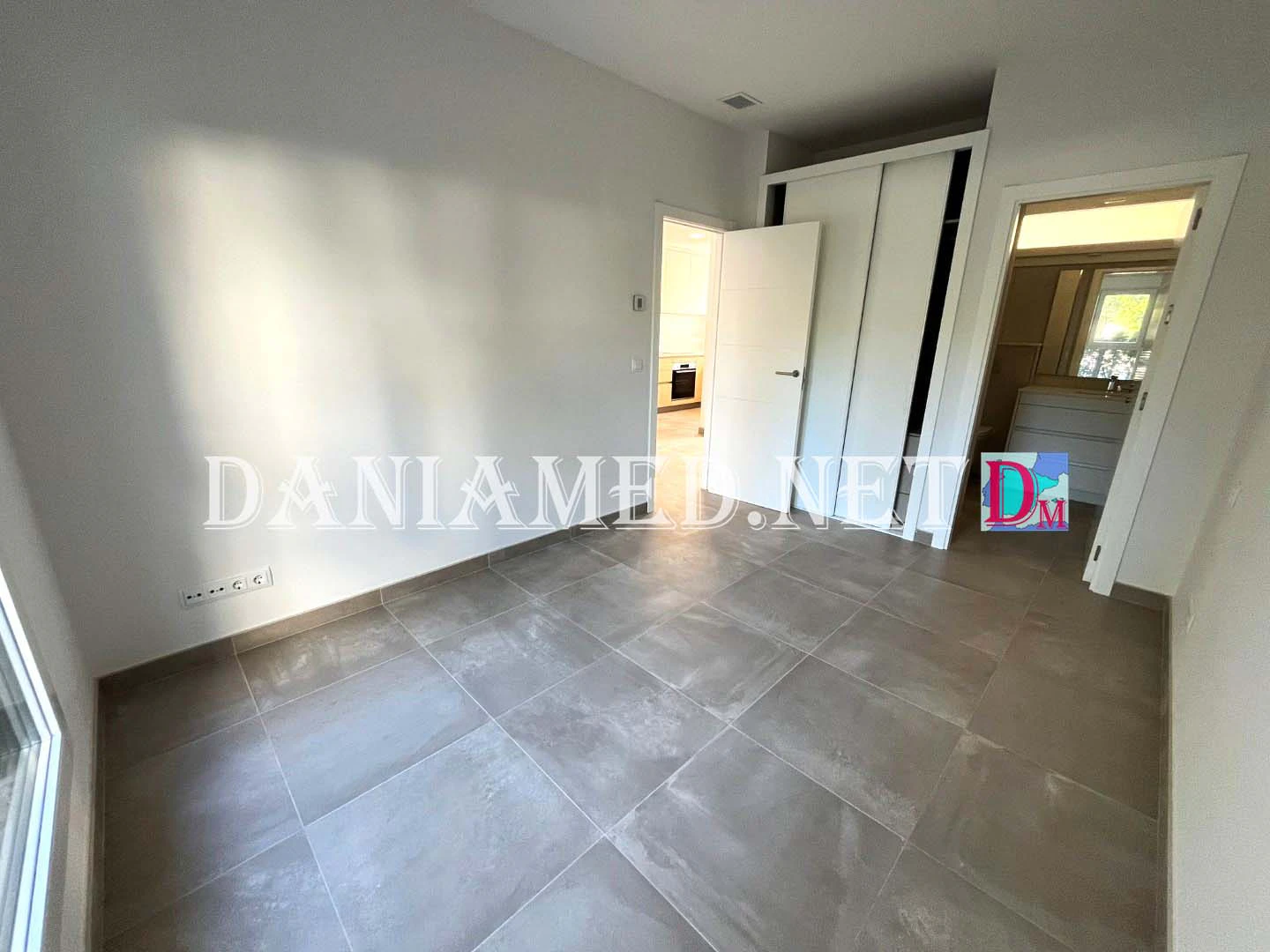 NovagolfPB - Moderno Apartamento en Planta Baja con Jardín Privado en Oliva Nova — A Estrenar