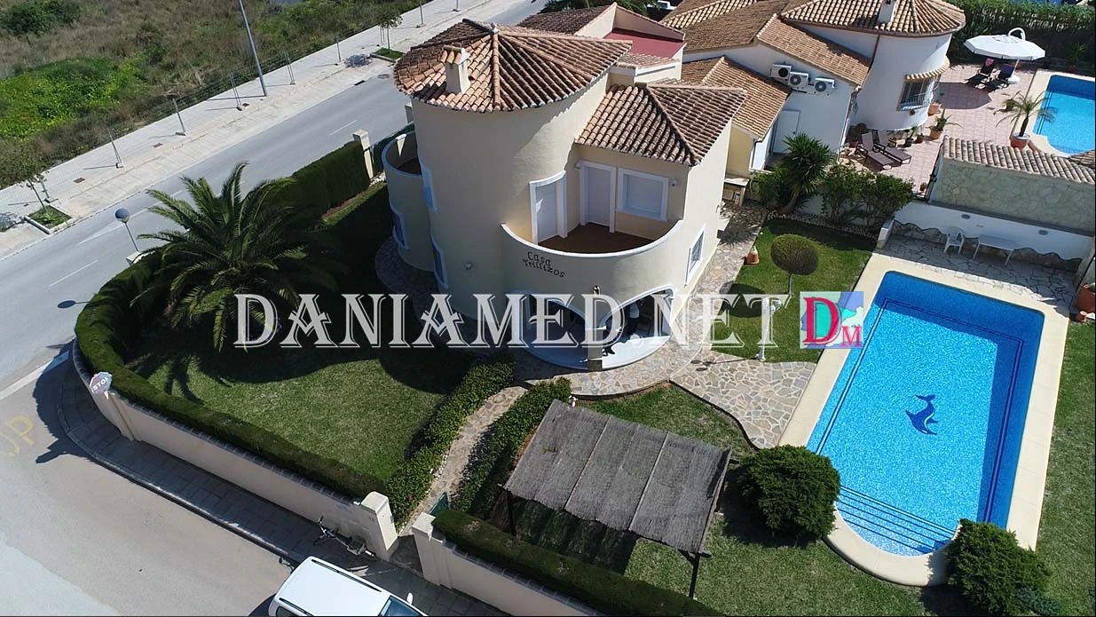 Trillizos - Villa en El Vergel con Piscina Privada !