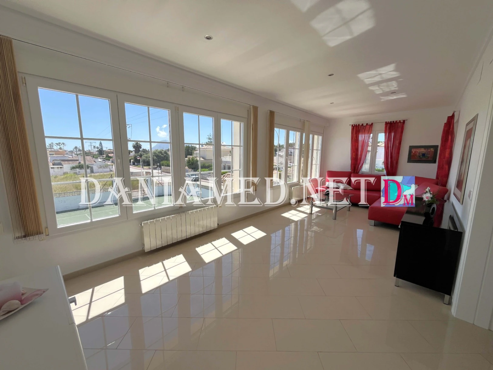 VillaRobert - Chalet de luxe avec court de tennis privé à seulement 360 m de la plage de l'Almadraba