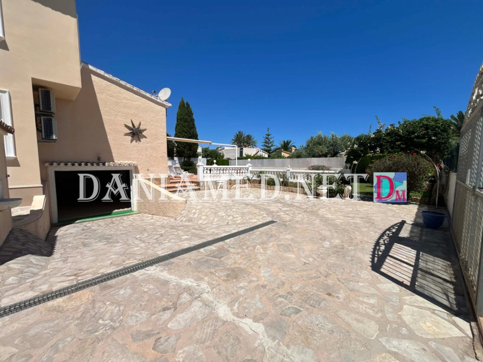 VillaRobert - Chalet de luxe avec court de tennis privé à seulement 8 km de la plage de l'Almadraba