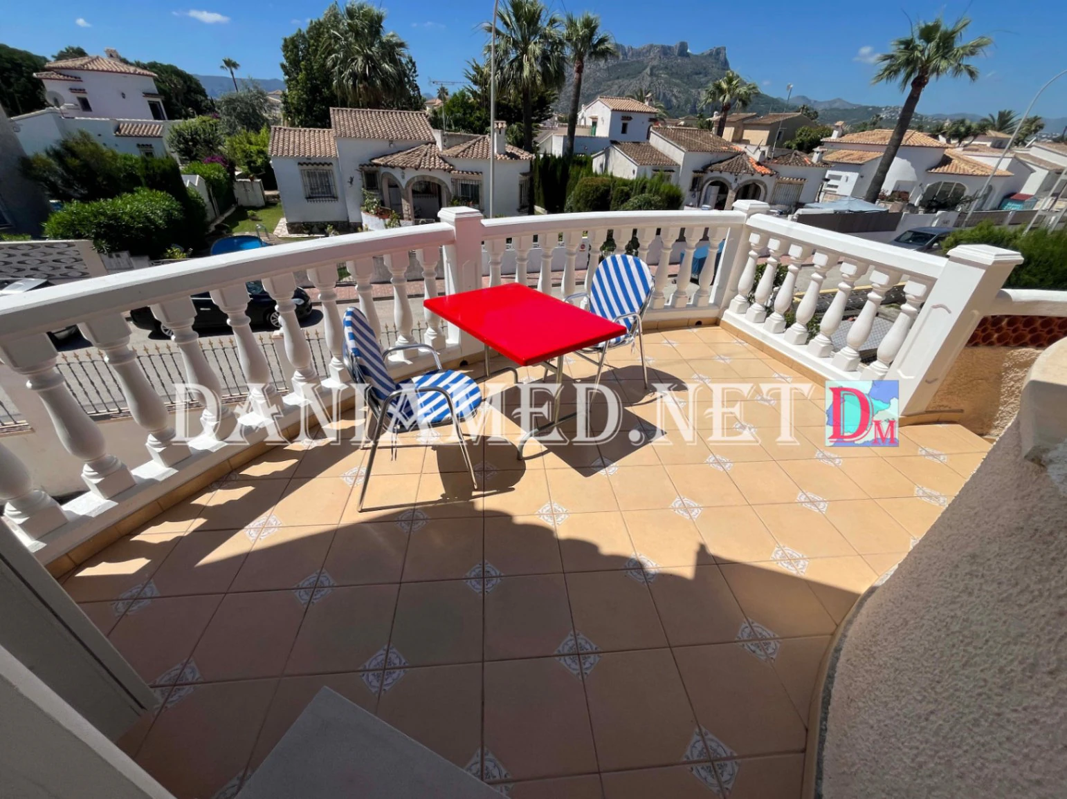 VillaRobert - Chalet de luxe avec court de tennis privé à seulement 8 km de la plage de l'Almadraba