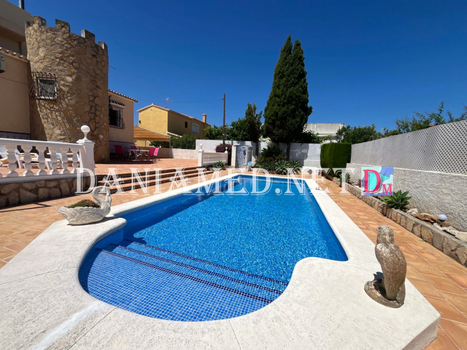 VillaRobert - Chalet de luxe avec court de tennis privé à seulement 8 km de la plage de l'Almadraba