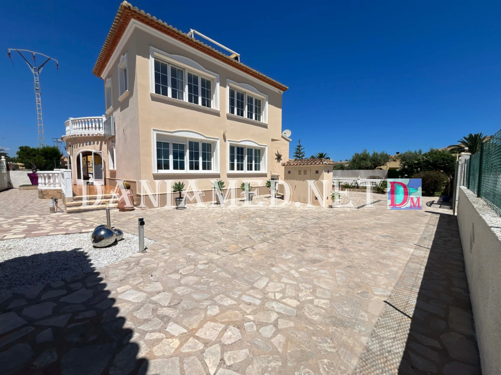 VillaRobert - Chalet de luxe avec court de tennis privé à seulement 360 m de la plage de l'Almadraba