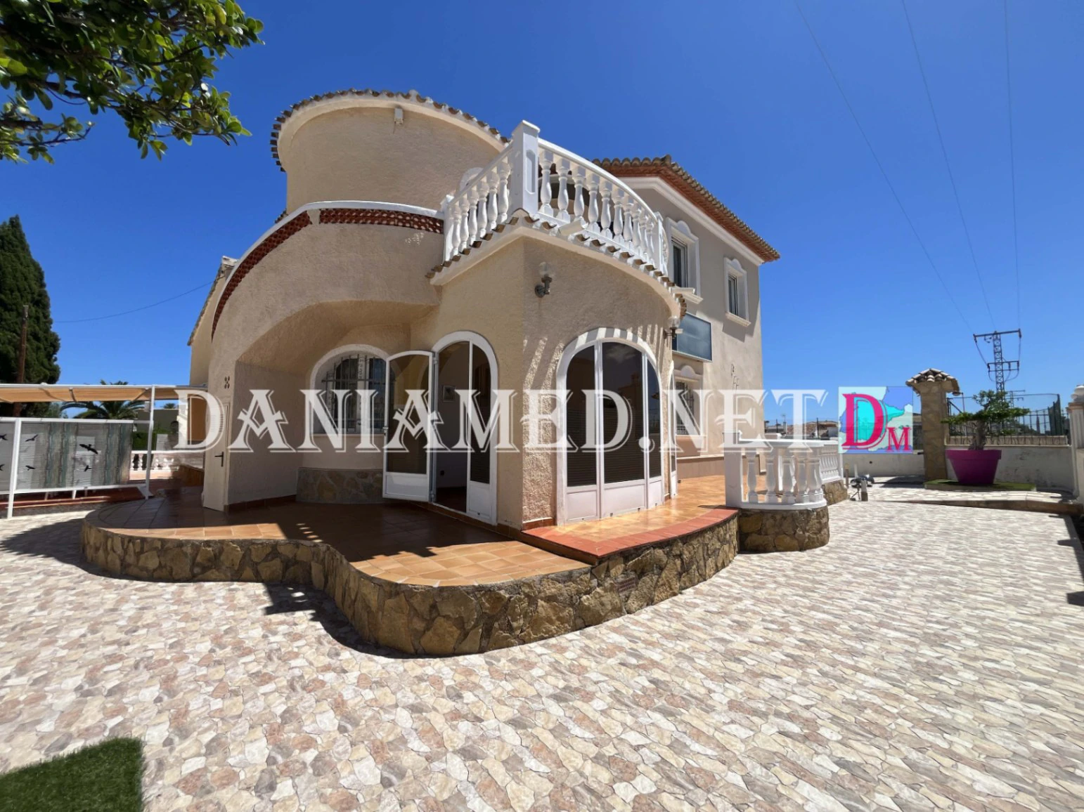 VillaRobert - Chalet de luxe avec court de tennis privé à seulement 8 km de la plage de l'Almadraba