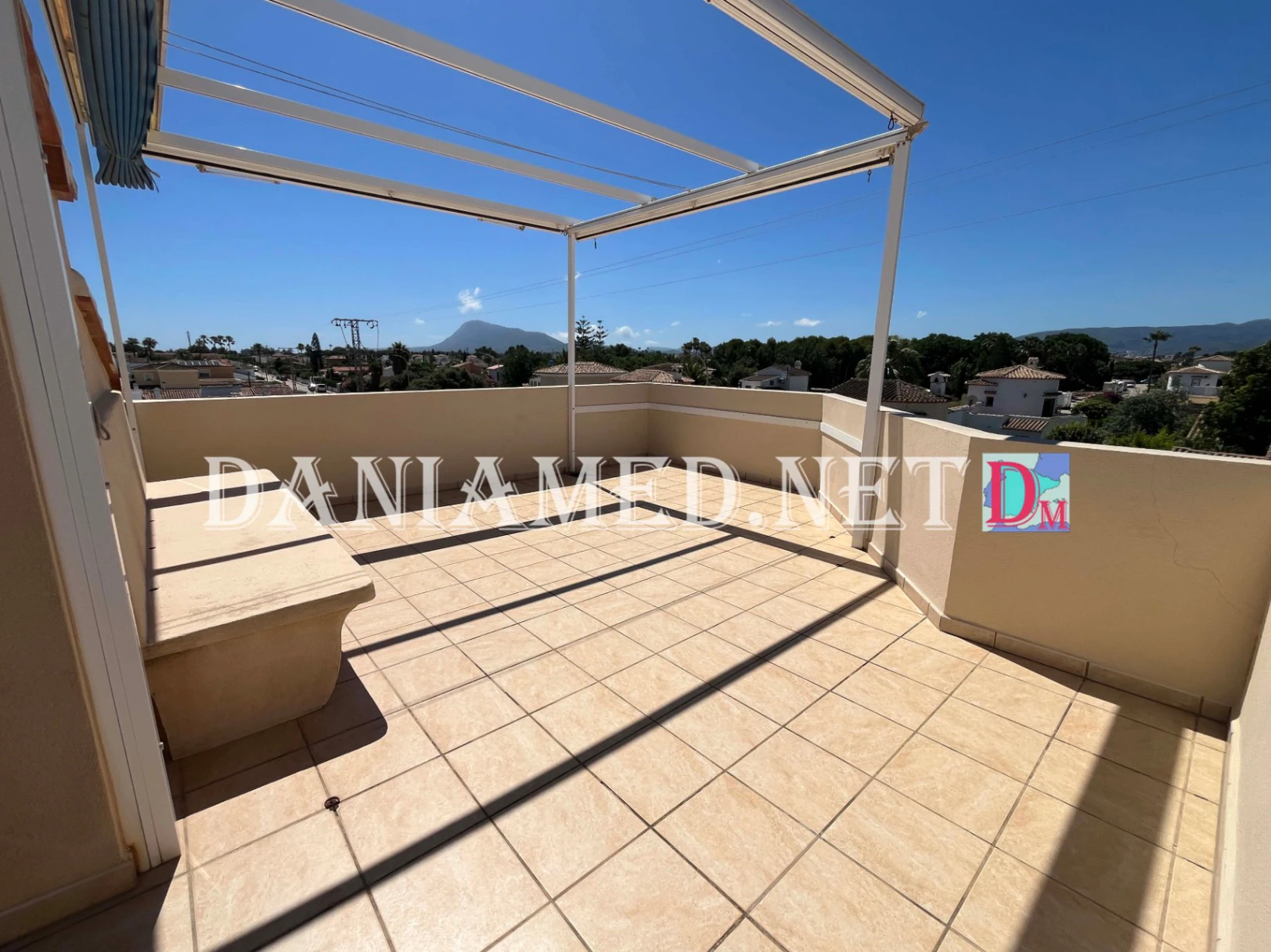 VillaRobert - Chalet de luxe avec court de tennis privé à seulement 8 km de la plage de l'Almadraba