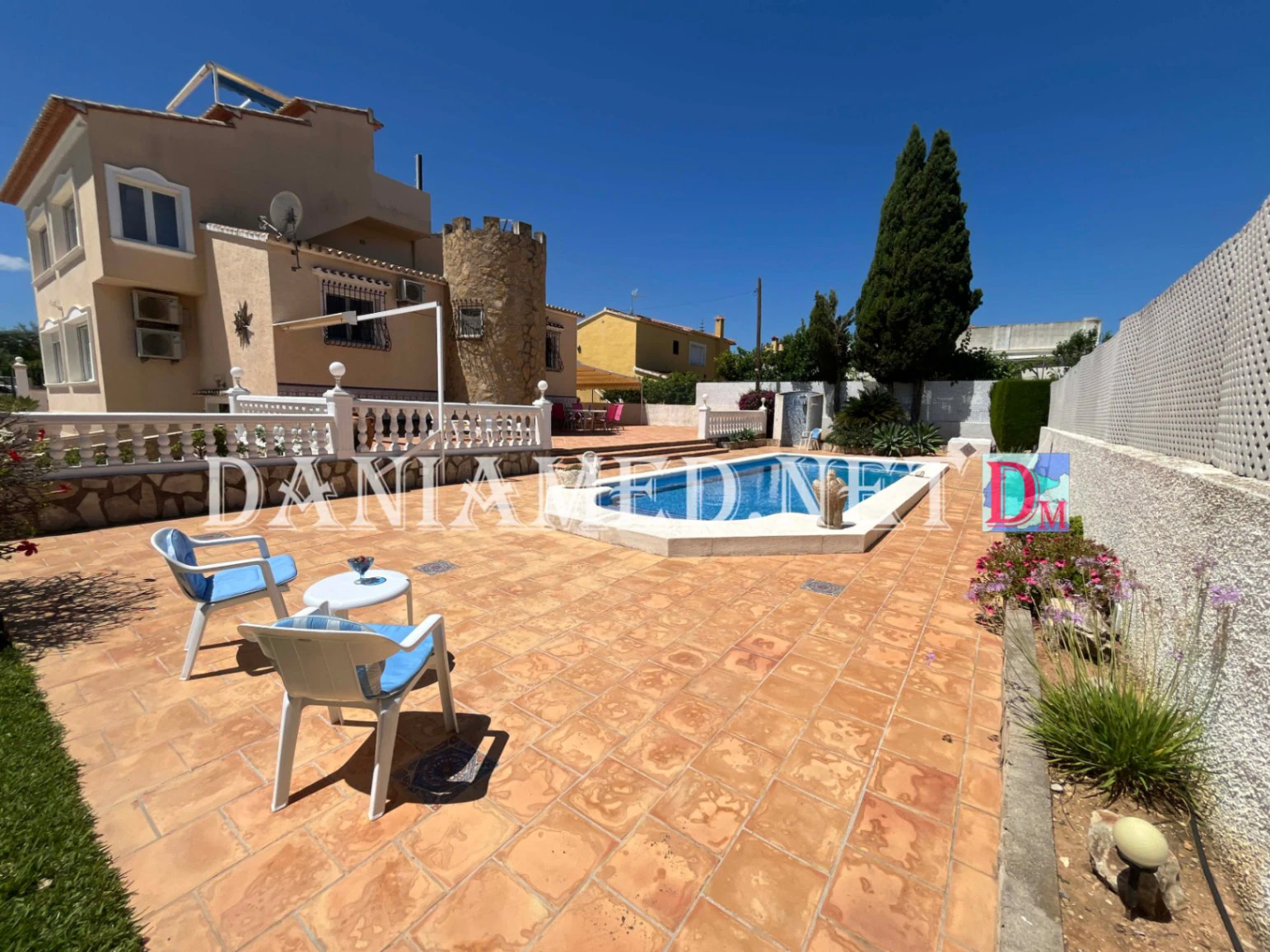 VillaRobert - Chalet de luxe avec court de tennis privé à seulement 360 m de la plage de l'Almadraba