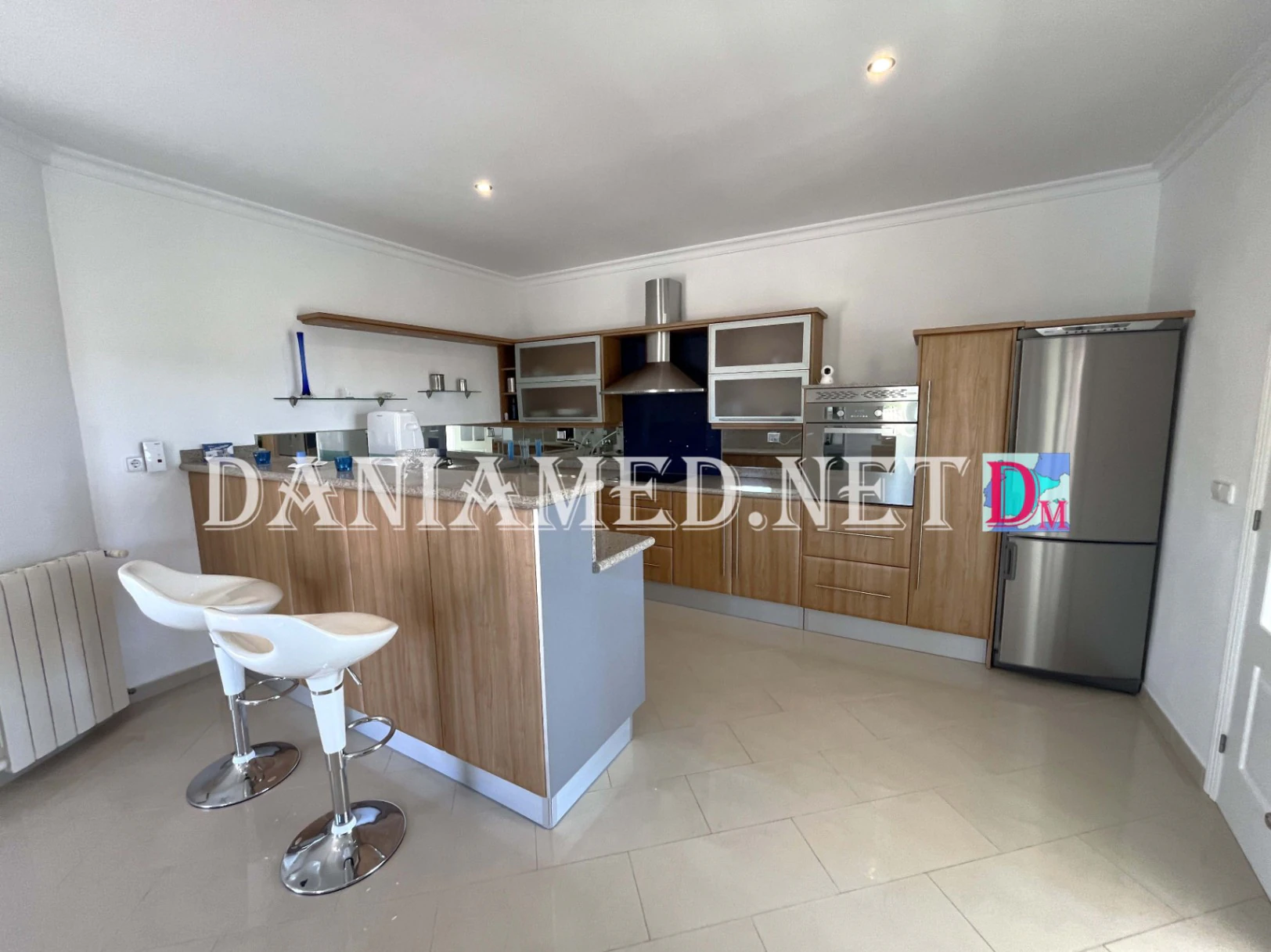 VillaRobert - Chalet de lujo con pista de tenis privada a solo 360m de la Playa de la Almadraba