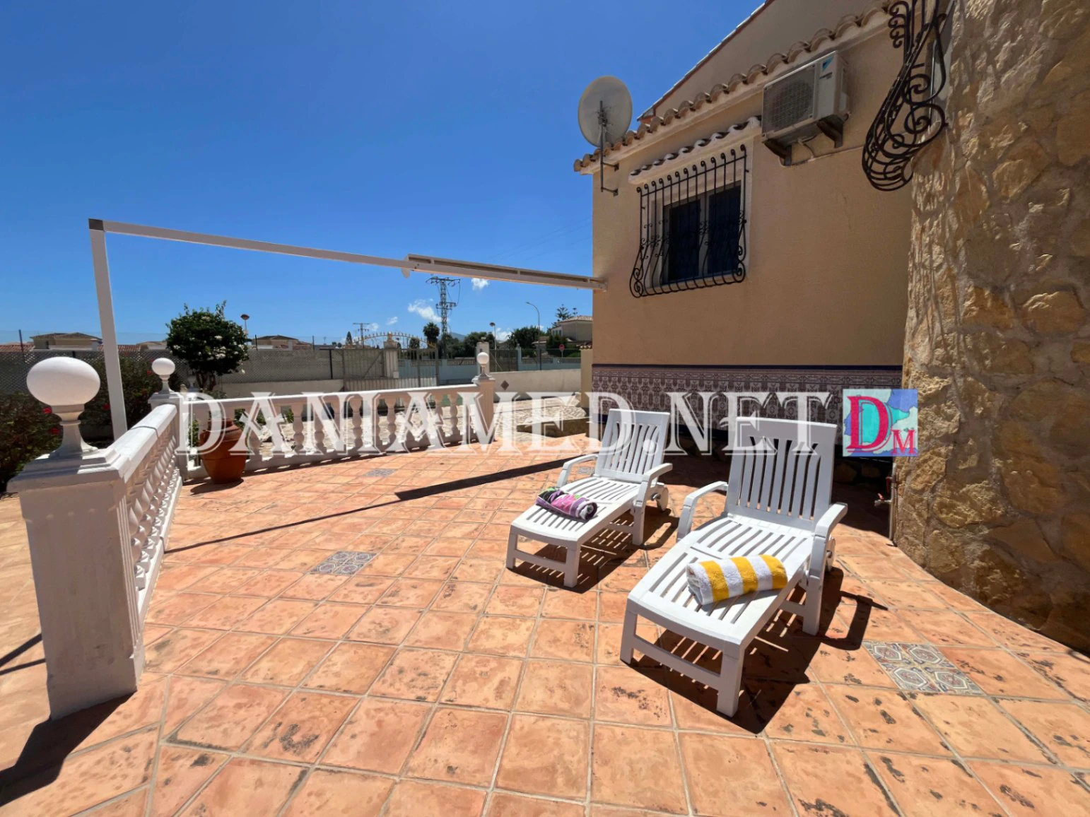 VillaRobert - Chalet de lujo con pista de tenis privada a solo 360m de la Playa de la Almadraba