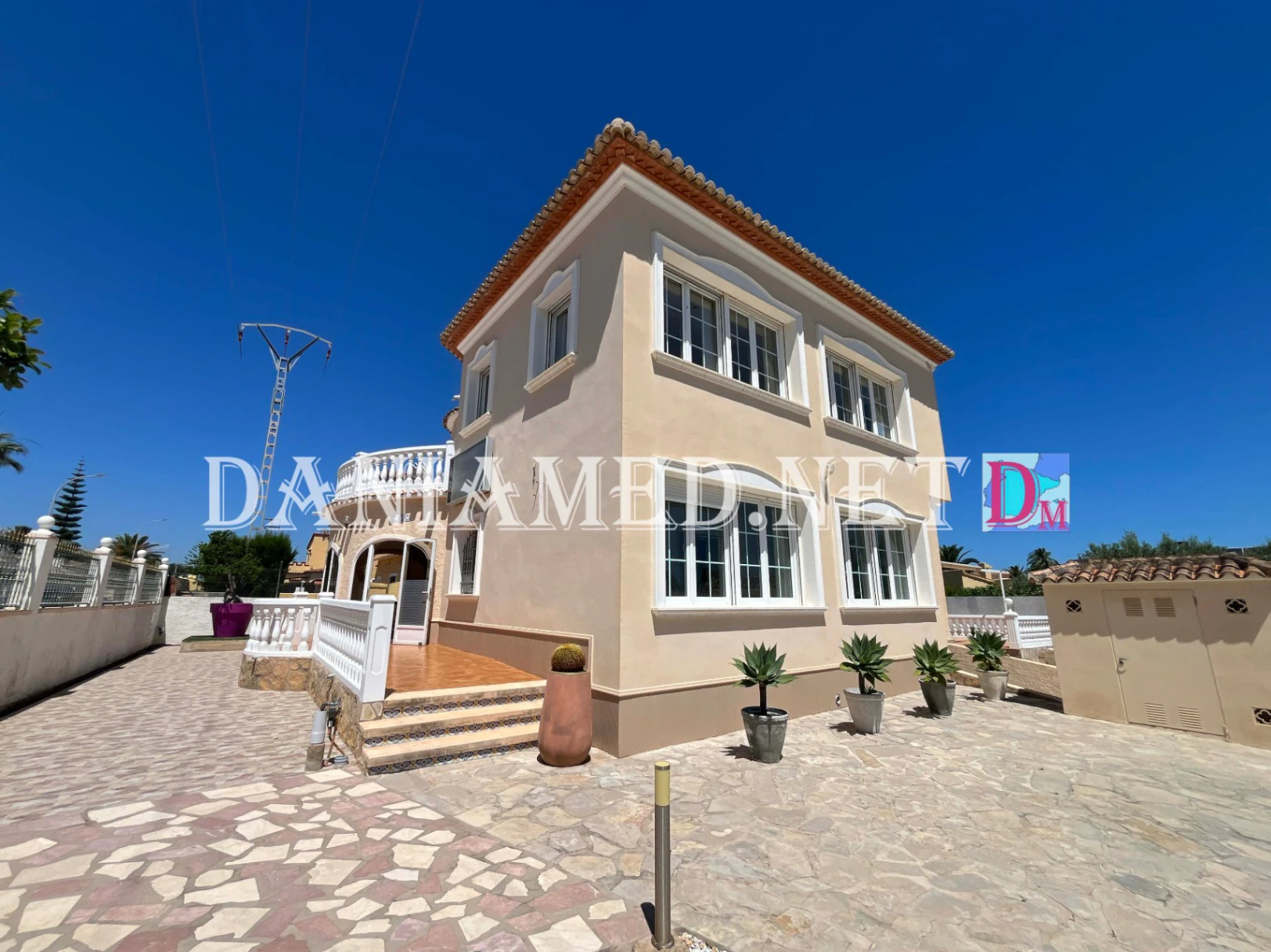 VillaRobert - Chalet de lujo con pista de tenis privada a solo 360m de la Playa de la Almadraba