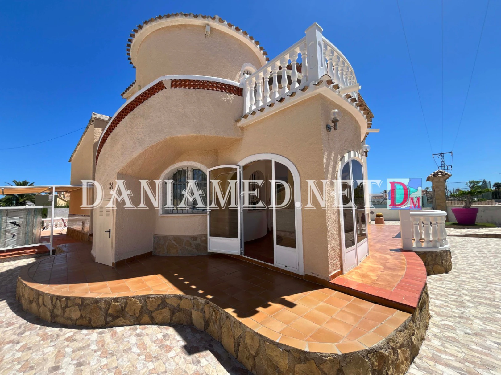 VillaRobert - Chalet de lujo con pista de tenis privada a solo 360m de la Playa de la Almadraba