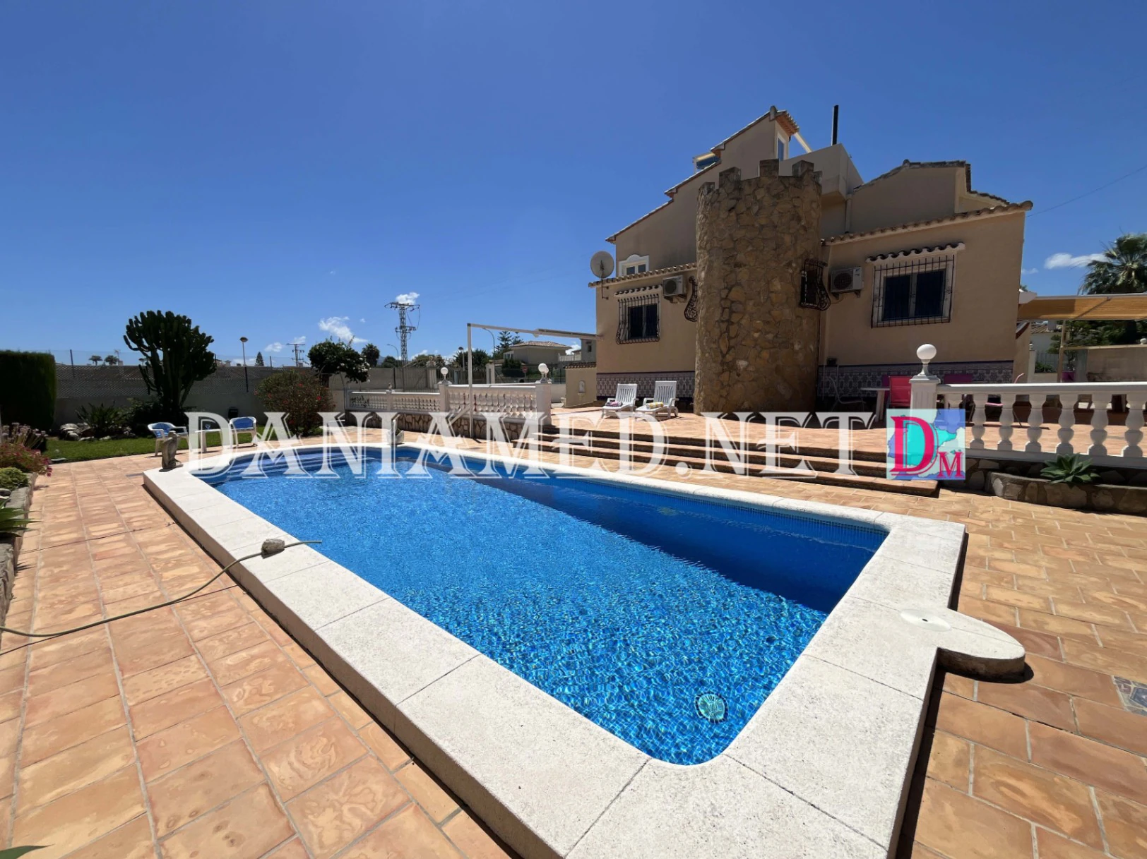 VillaRobert - Chalet de lujo con pista de tenis privada a solo 360m de la Playa de la Almadraba