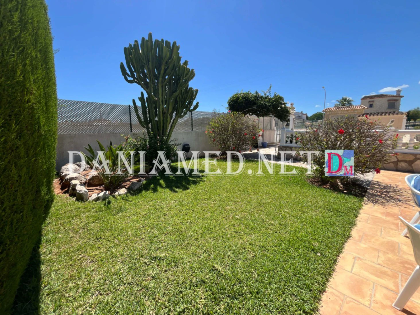 VillaRobert - Chalet de lujo con pista de tenis privada a solo 360m de la Playa de la Almadraba