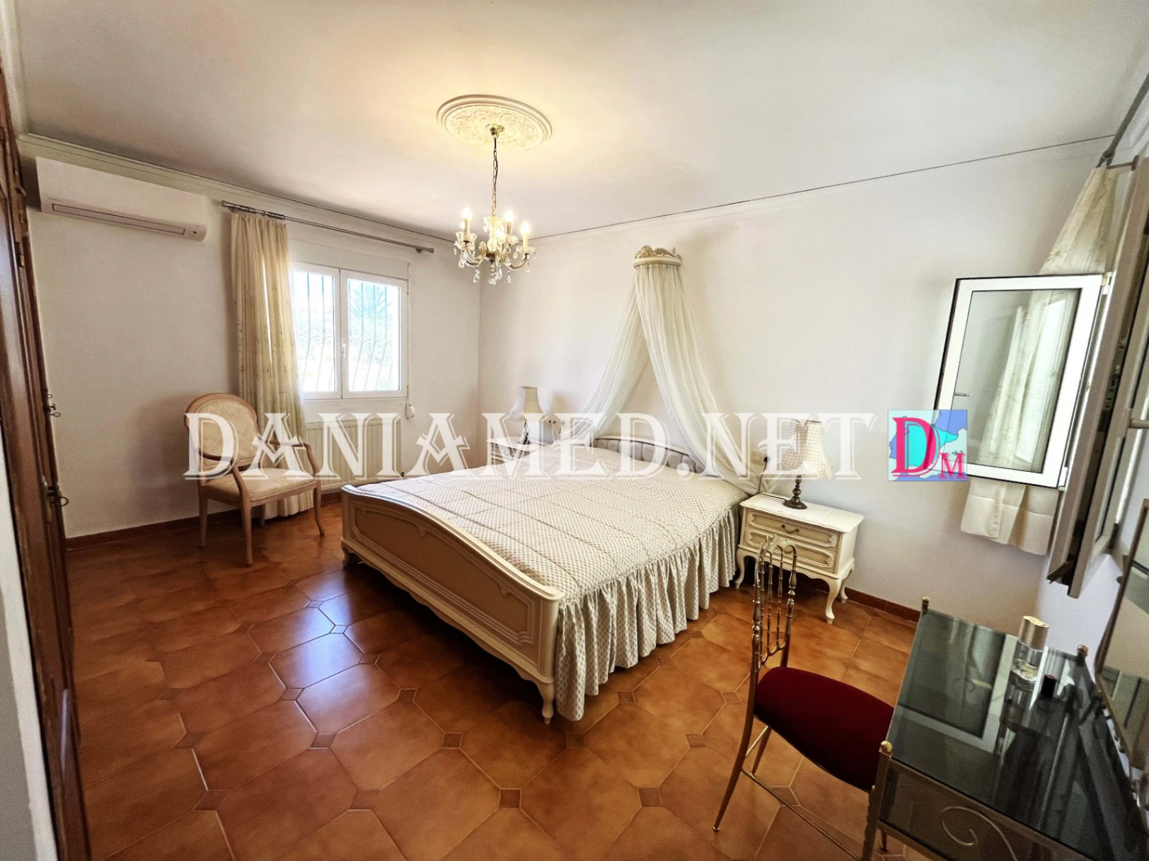 VillaRobert - Chalet de lujo con pista de tenis privada a solo 360m de la Playa de la Almadraba