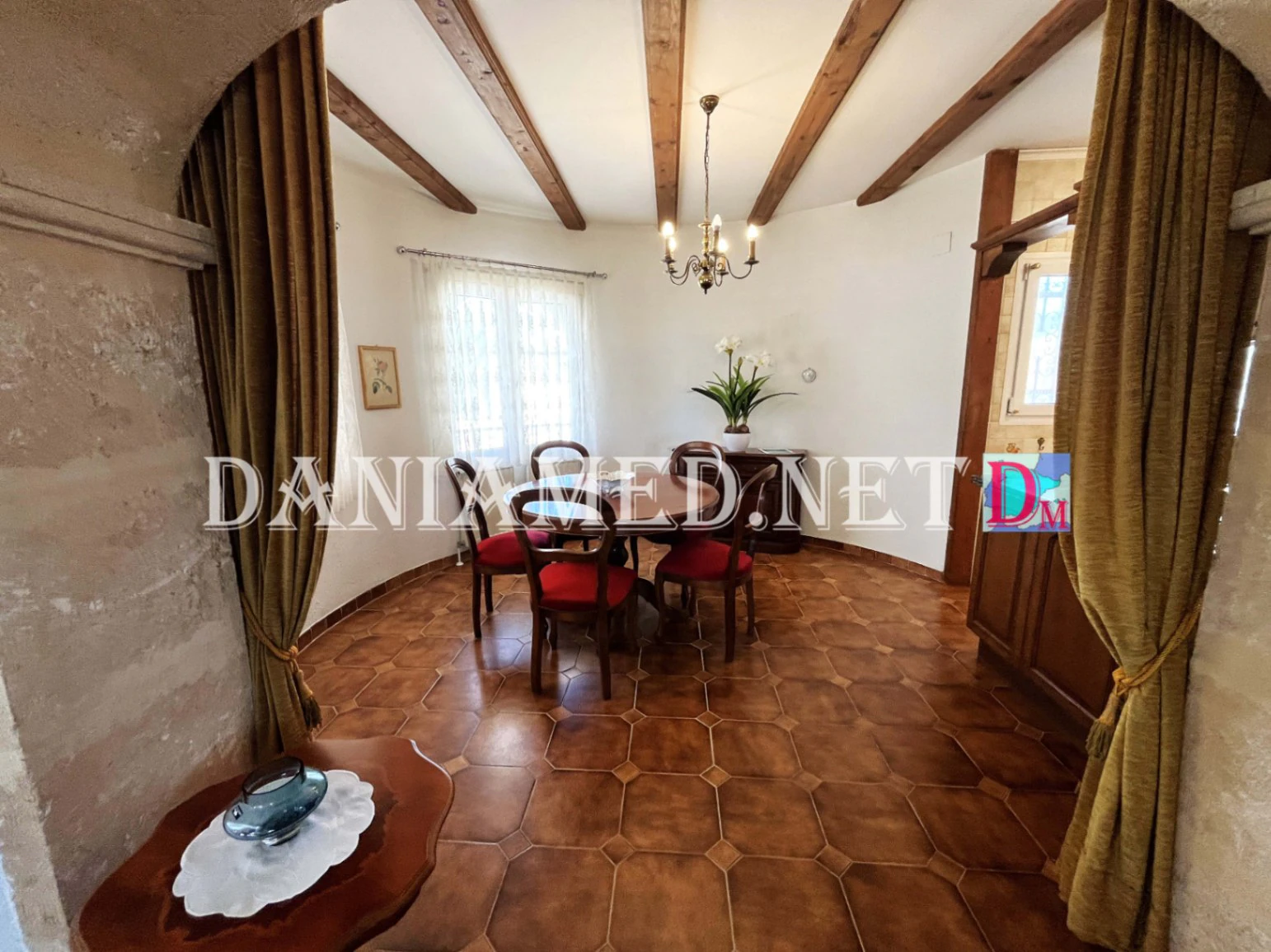 VillaRobert - Chalet de lujo con pista de tenis privada a solo 360m de la Playa de la Almadraba