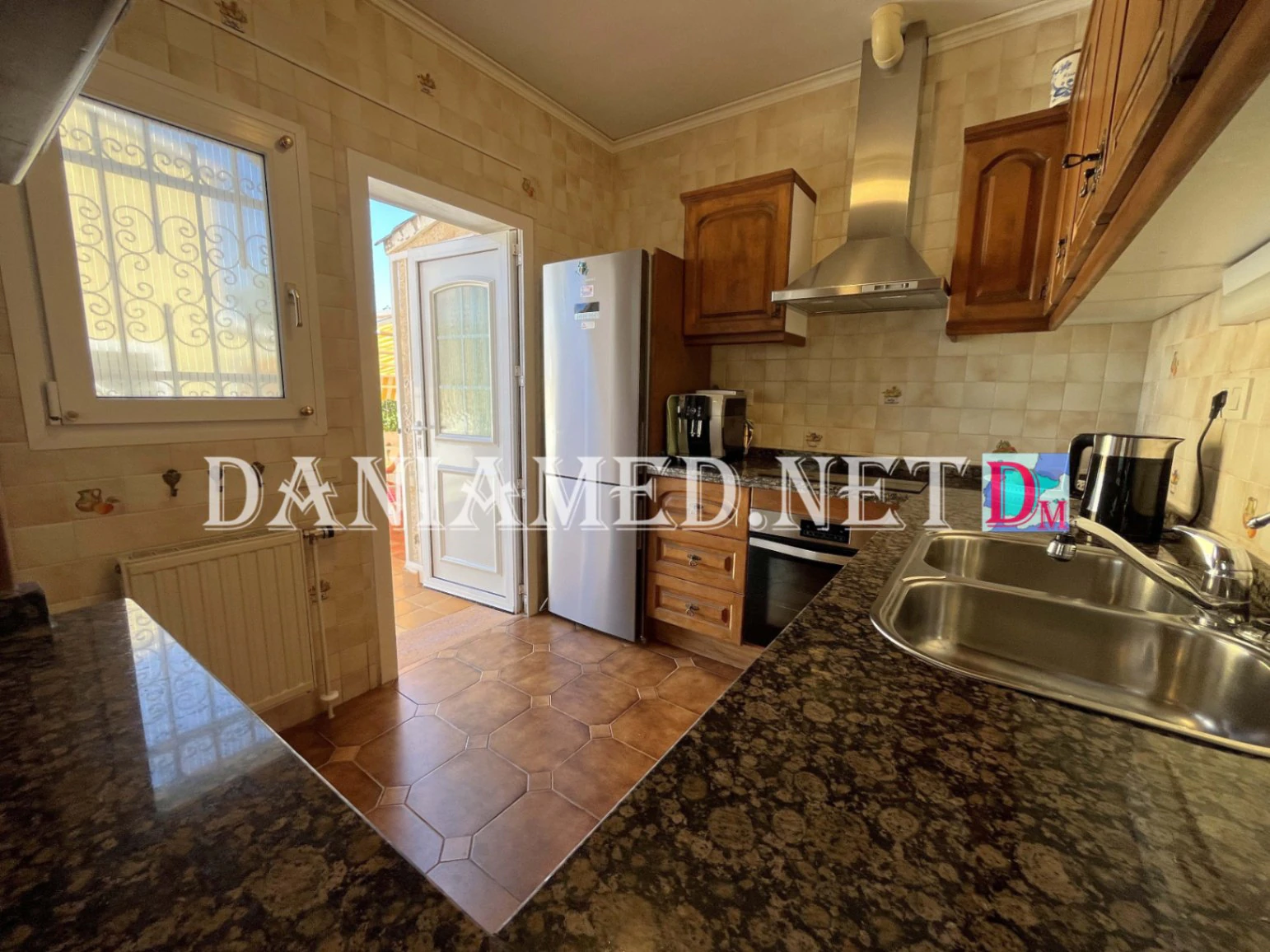 VillaRobert - Chalet de lujo con pista de tenis privada a solo 360m de la Playa de la Almadraba