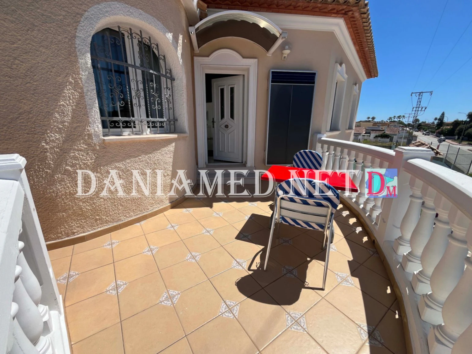 VillaRobert - Chalet de lujo con pista de tenis privada a solo 360m de la Playa de la Almadraba