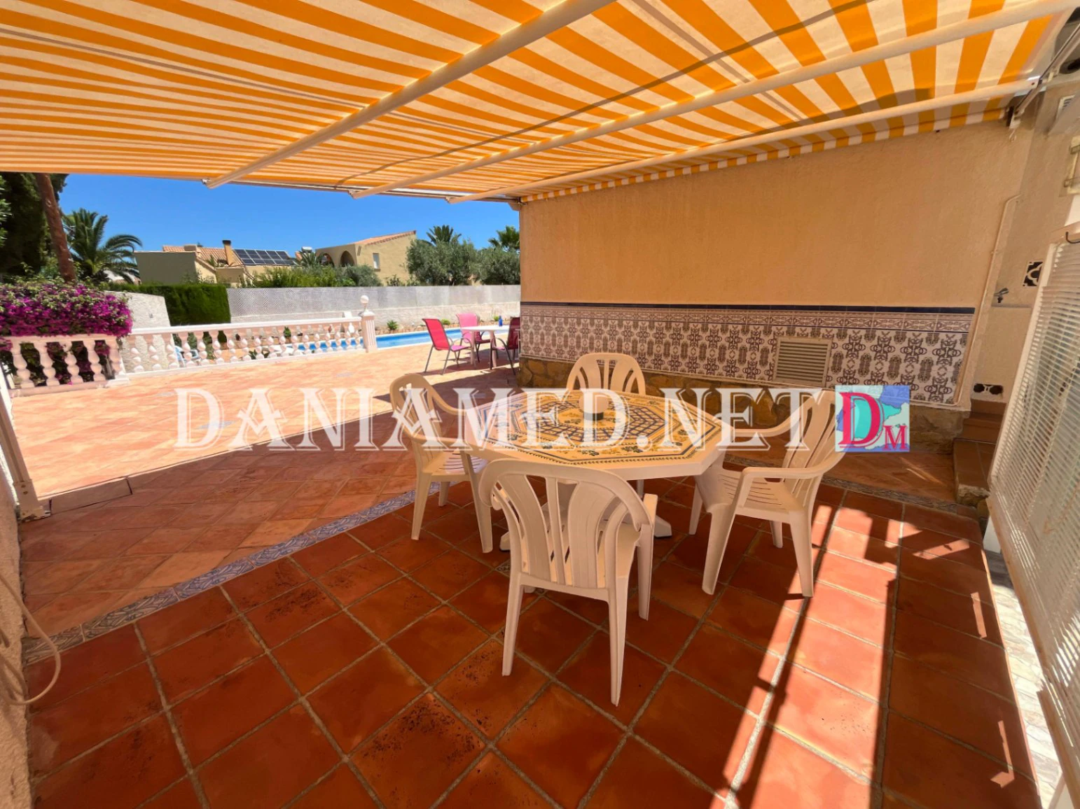 VillaRobert - Chalet de lujo con pista de tenis privada a solo 360m de la Playa de la Almadraba