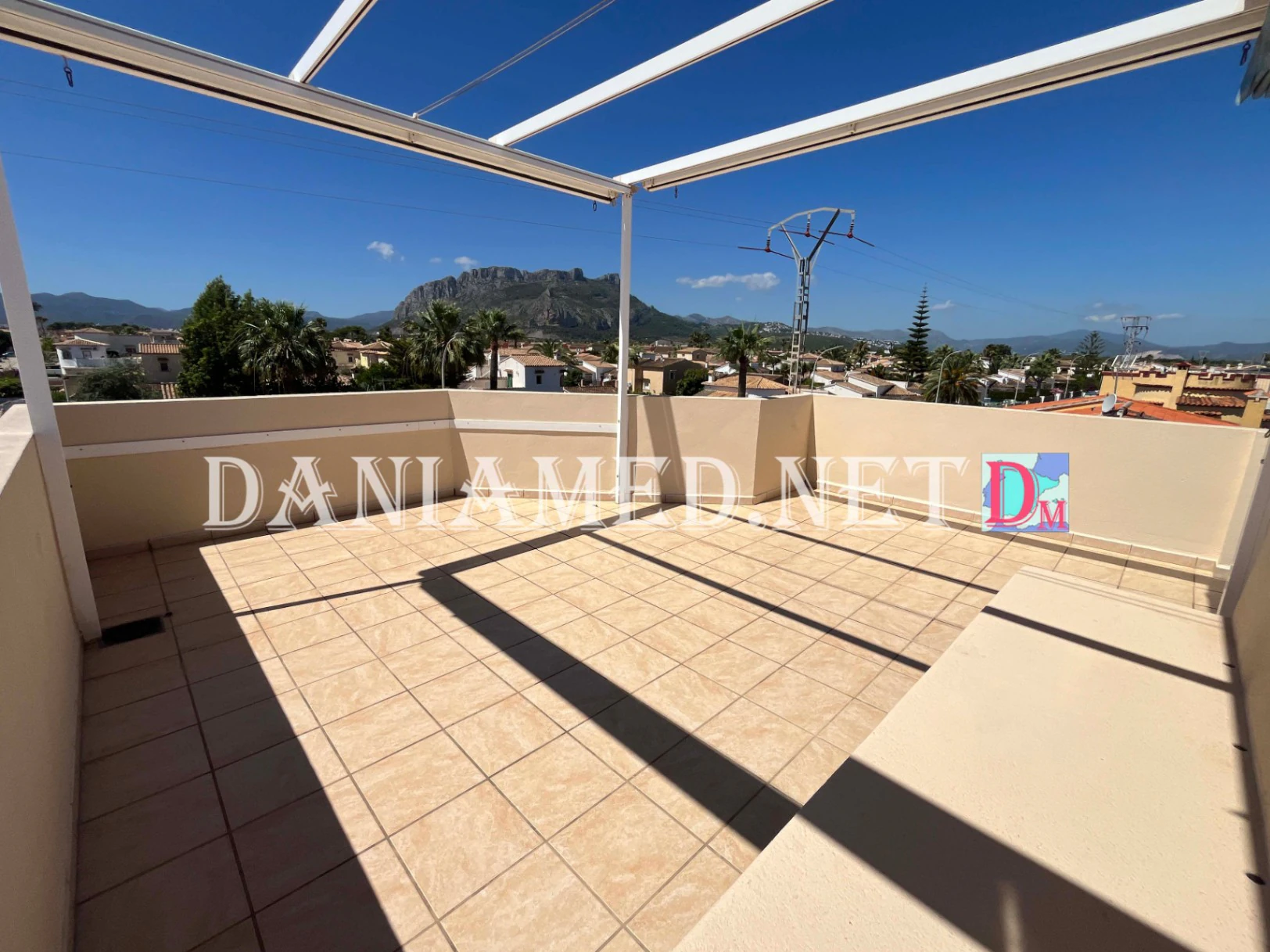 VillaRobert - Chalet de lujo con pista de tenis privada a solo 360m de la Playa de la Almadraba