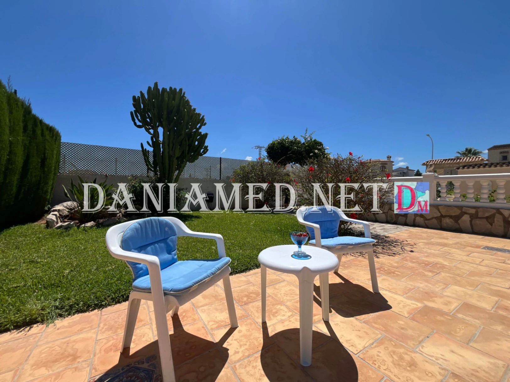 VillaRobert - Chalet de lujo con pista de tenis privada a solo 360m de la Playa de la Almadraba