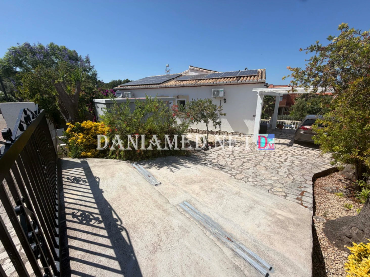 Montejune2 - Chalet esquinero con piscina privada en El Ràfol d'Almúnia
