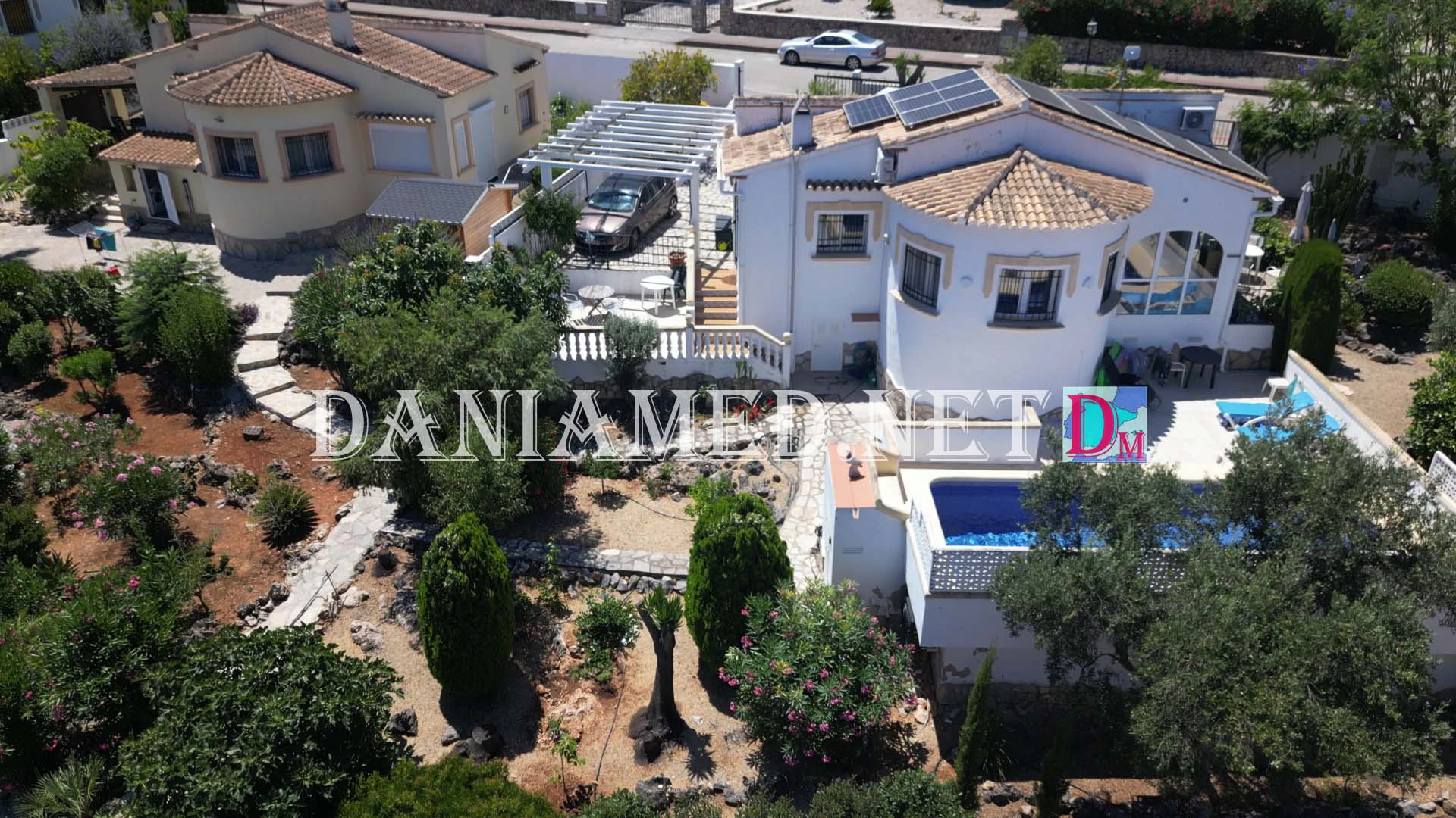 Montejune2 - Chalet esquinero con piscina privada en montaña
