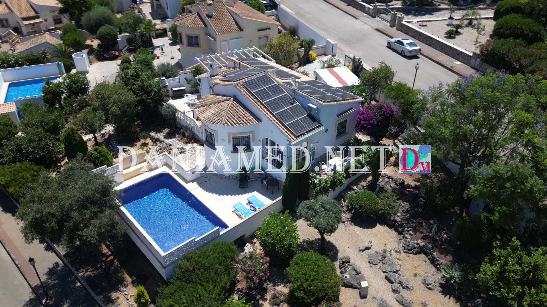 Montejune2 - Chalet esquinero con piscina privada en montaña
