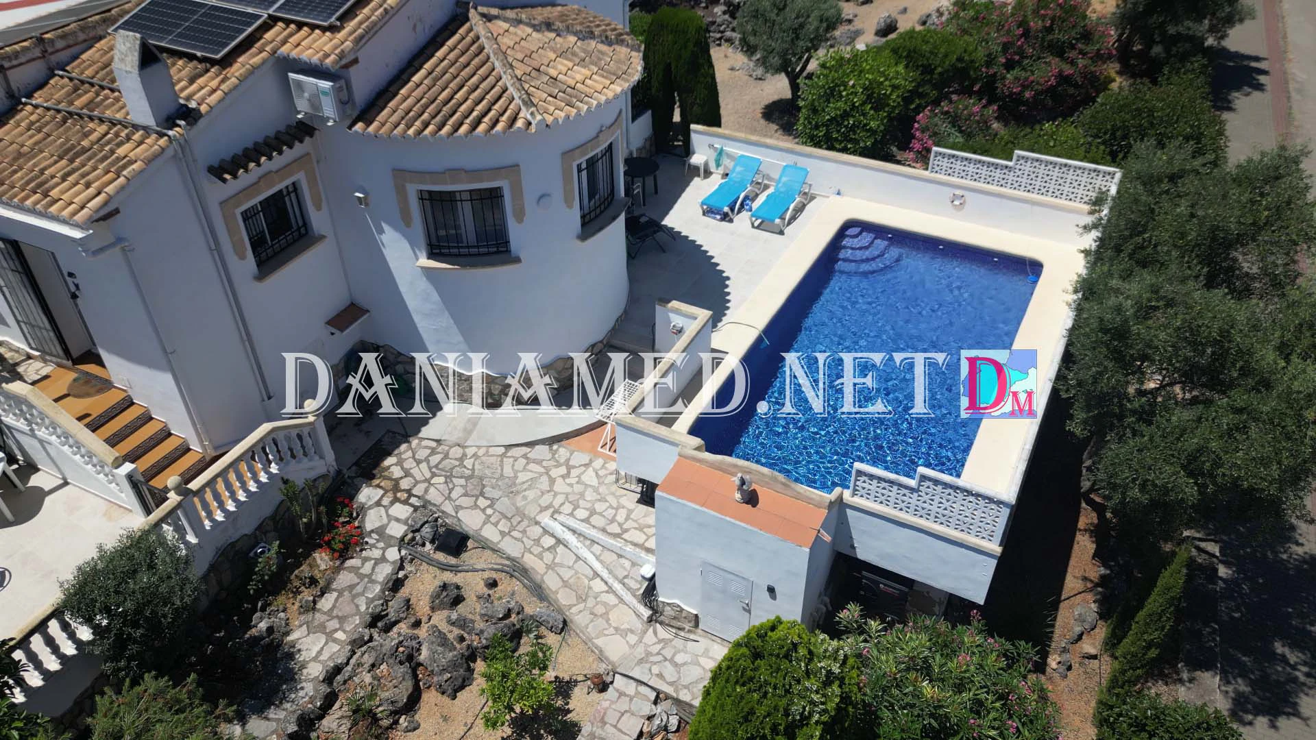 Montejune2 - Chalet esquinero con piscina privada en montaña