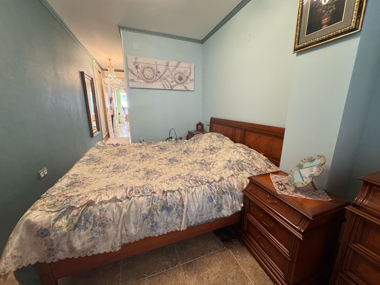 Apartamento en venta de 3 dormitorios y 2 baños, con piscina comunitaria.