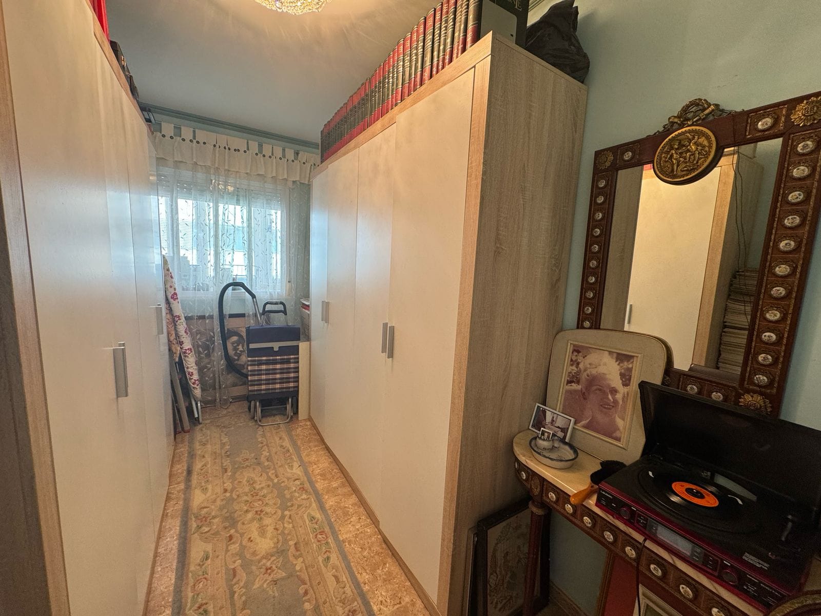 Apartamento en venta de 3 dormitorios y 2 baños, con piscina comunitaria.