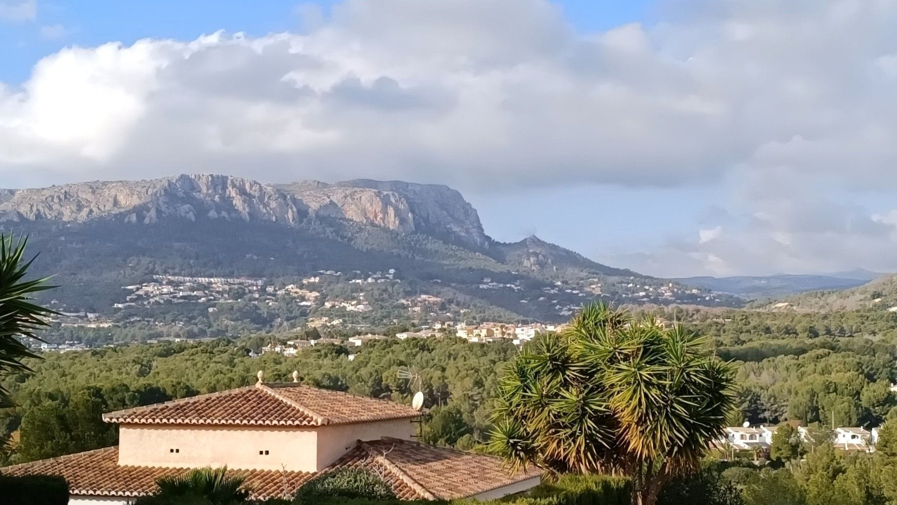 AP0880OC - Apartamento de 2 dormitorios con terraza, parking y piscina en Calpe